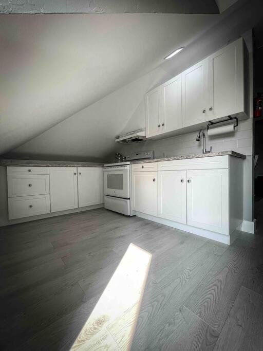 Unique Modern Luxury 2 Bedroom Apartment Rental Chapleau Dış mekan fotoğraf