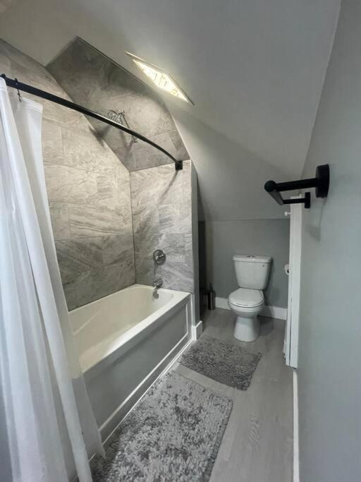 Unique Modern Luxury 2 Bedroom Apartment Rental Chapleau Dış mekan fotoğraf